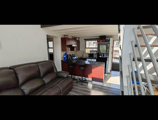 1 BEDROOM APARTMENT FOR SALE IN SUNNINGHILL